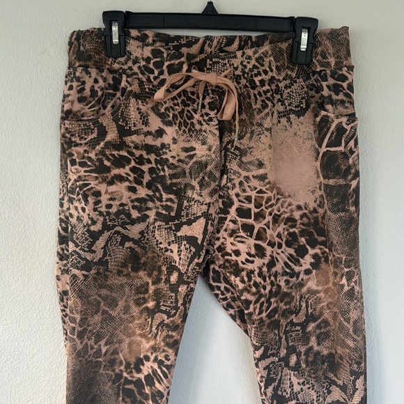 Blush pink Italian made leopard snake print casual tapered ankle pants L/XL - Picture 3 of 10